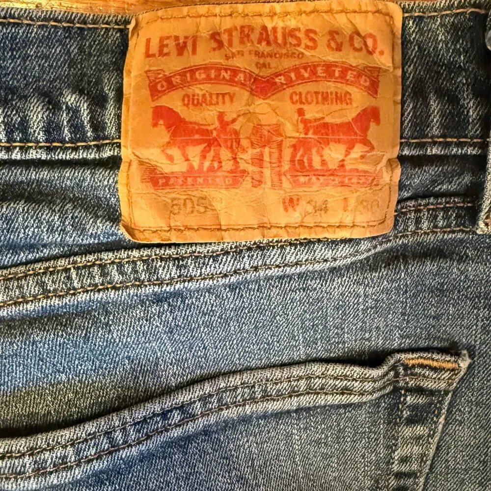Levi's 505 Reg Fit Jeans Mens 34x30 Light Wash Blue Denim Straight Leg Frayed